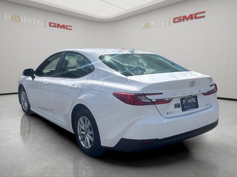Used 2025 Toyota Camry LE image 5