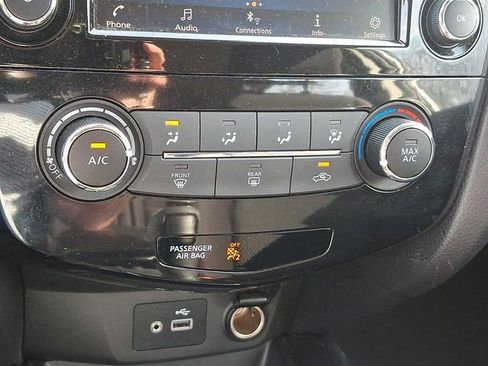 Used 2021 Nissan Rogue Sport S image 15