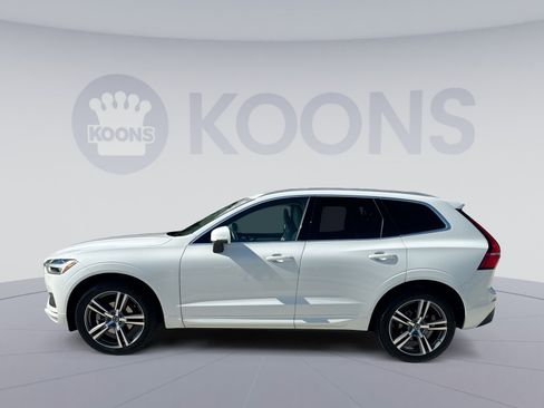 Used 2021 Volvo XC60 T5 Momentum w/ Premium Package FWD image 2