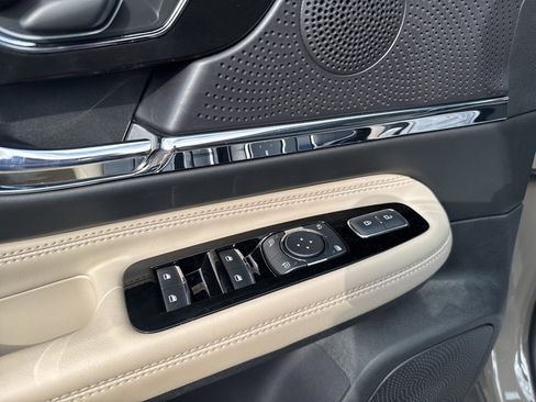 Used 2025 Lincoln Corsair Grand Touring w/ Jet Appearance Package image 15