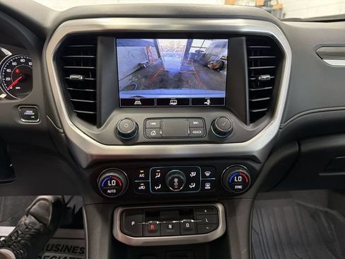 Certified 2023 GMC Acadia SLT w/ Preferred Package FWD image 17