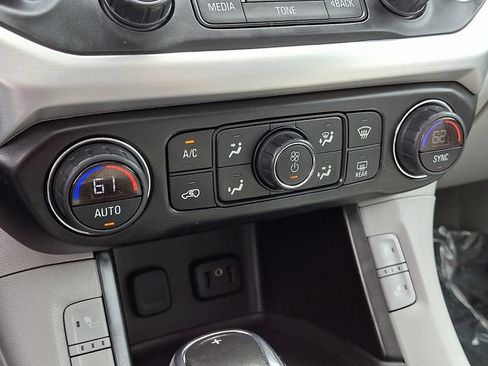 Used 2019 GMC Acadia SLT w/ LPO, Floor Liner Package AWD/4WD image 17