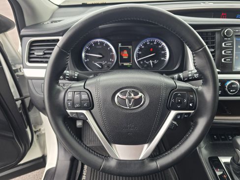 Used 2017 Toyota Highlander XLE AWD/4WD image 13