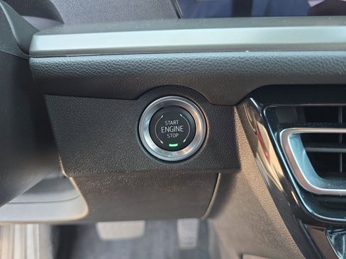 Used 2025 Chevrolet Traverse LT FWD image 27