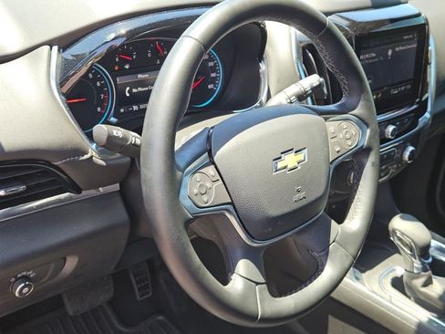 Used 2023 Chevrolet Traverse LT FWD image 9