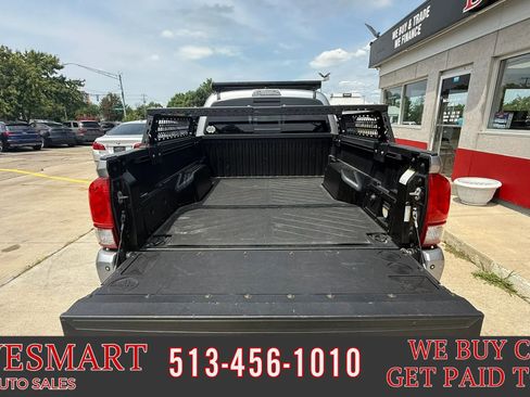 Used 2017 Toyota Tacoma TRD Off-Road w/ Premium & Technology Package AWD/4WD image 27