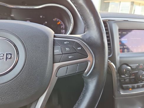 Used 2020 Jeep Grand Cherokee Laredo image 20