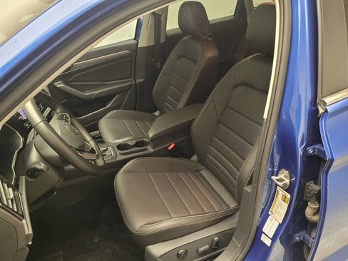 Used 2024 Volkswagen Jetta SE w/ Panoramic Sunroof Package image 17