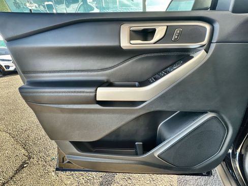 Used 2023 Ford Explorer XLT w/ Equipment Group 202A image 15