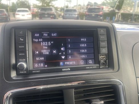 Used 2018 Dodge Grand Caravan SXT image 19