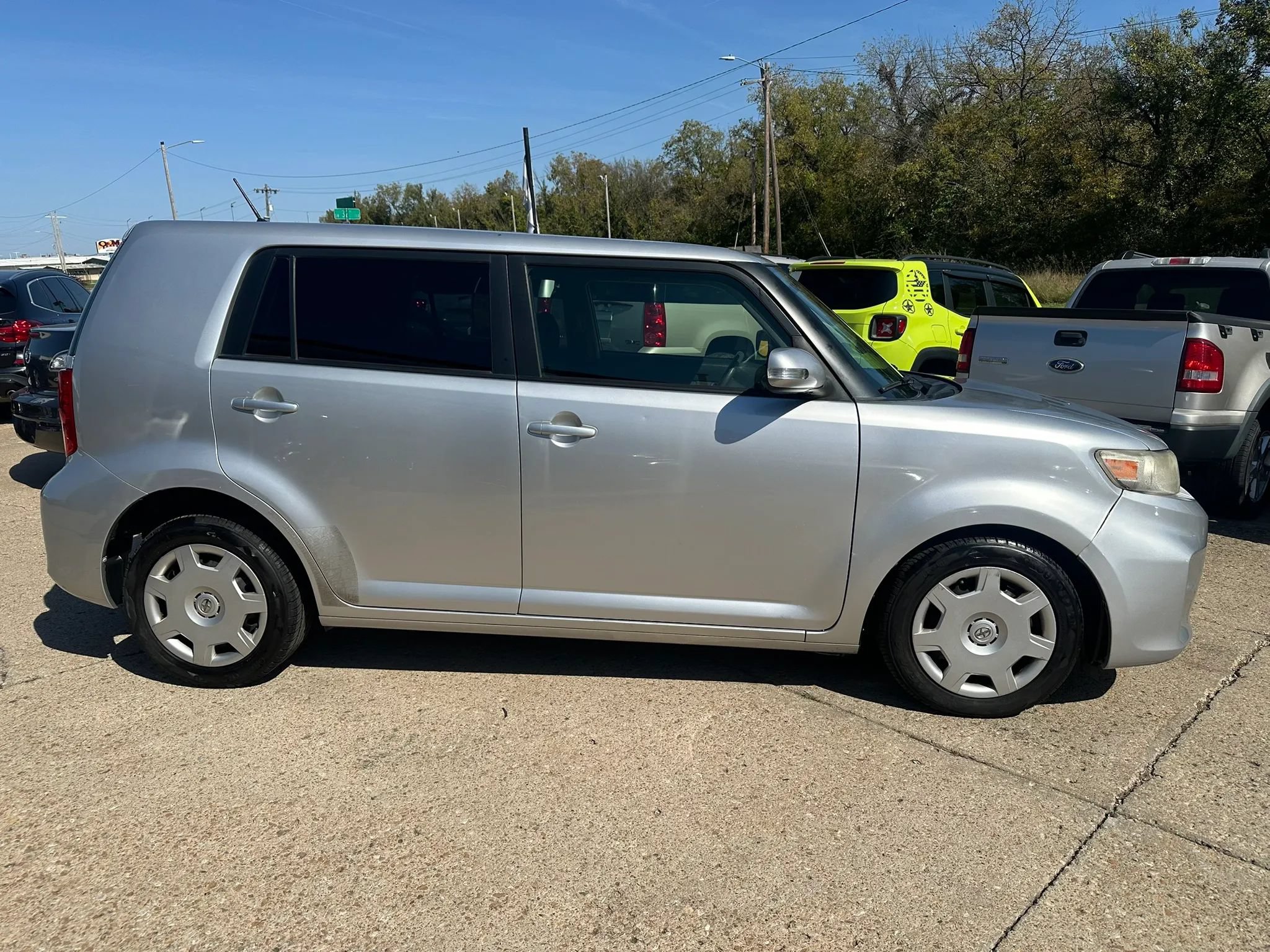 Used 2012 Scion xB FWD image 9