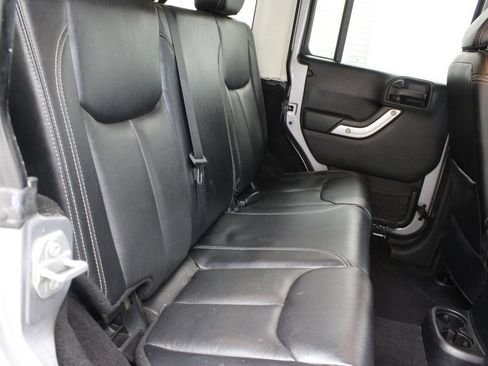 Used 2017 Jeep Wrangler Unlimited Rubicon AWD/4WD image 16