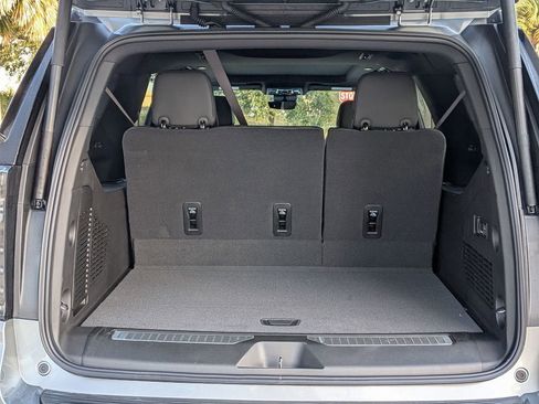 New 2026 Chevrolet Suburban High Country RWD image 22