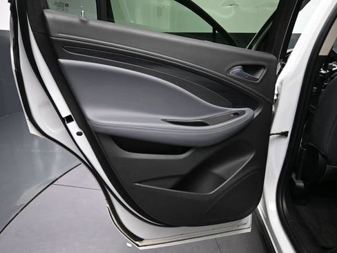 Used 2019 Buick Envision Essence FWD image 17
