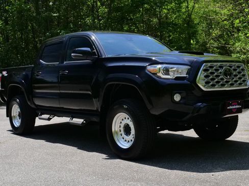 Used 2022 Toyota Tacoma TRD Sport AWD/4WD image 4