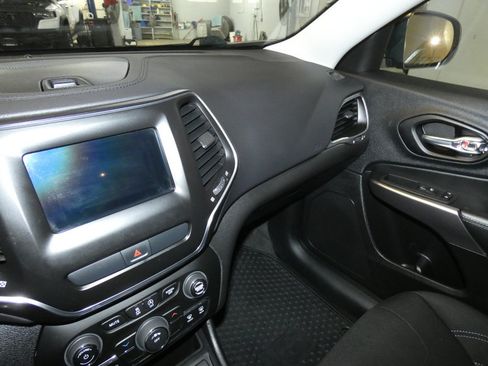 Used 2021 Jeep Cherokee Sport w/ Popular Appearance Group AWD/4WD image 11