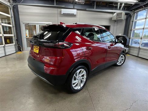Used 2022 Chevrolet Bolt EUV LT w/ Comfort Package FWD image 5