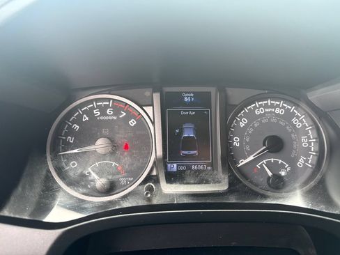 Used 2021 Toyota Tacoma TRD Off-Road AWD/4WD image 18