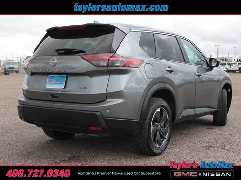 Used 2025 Nissan Rogue SV image 4