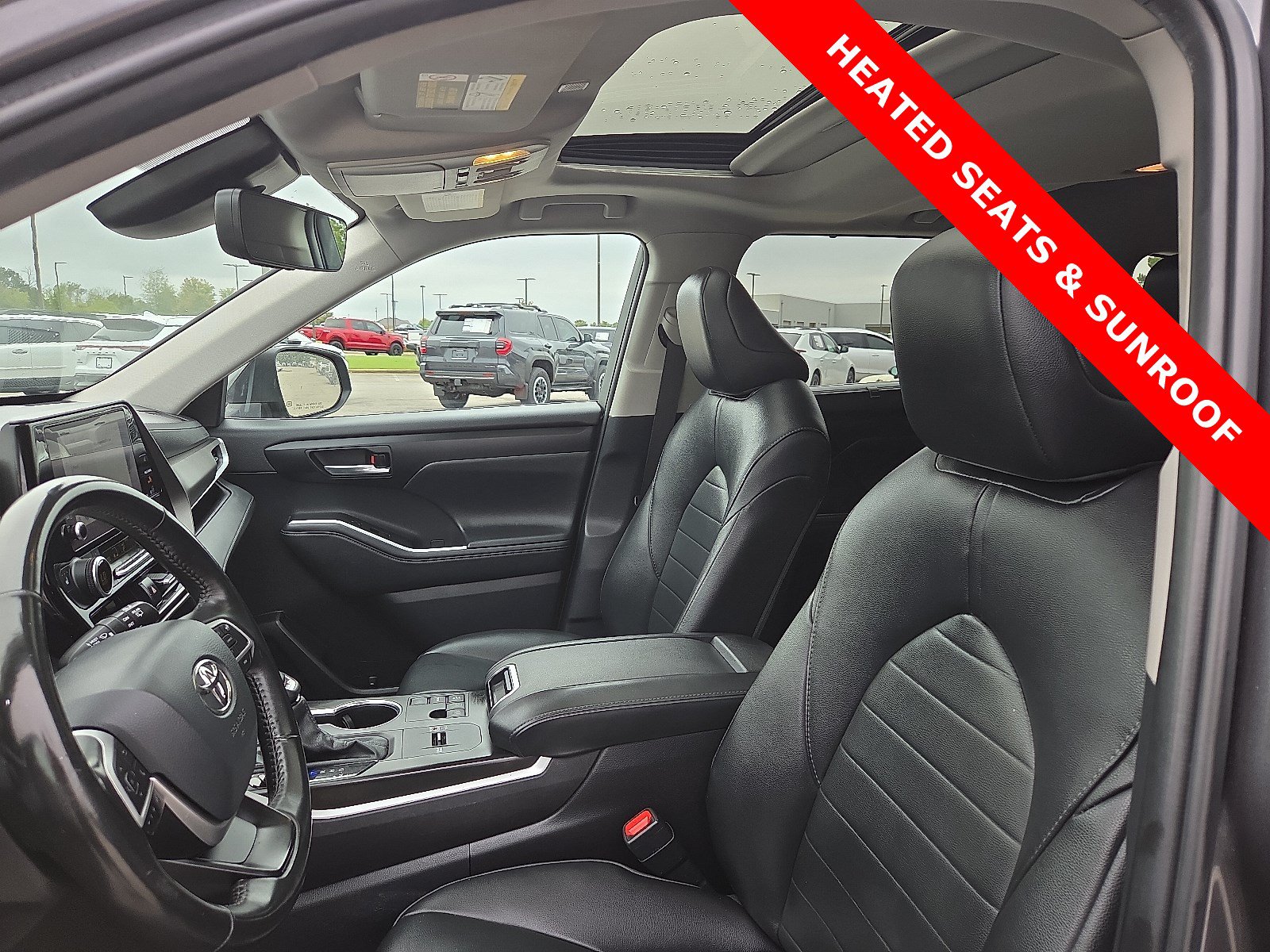 Used 2024 Toyota Highlander XLE FWD image 14