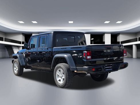 Used 2023 Jeep Gladiator Sport image 4