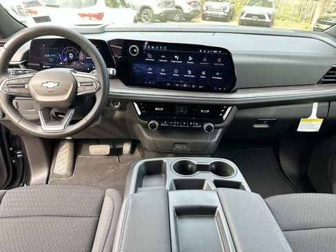 New 2026 Chevrolet Suburban LS image 13