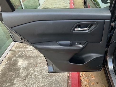 Used 2025 Nissan Rogue SV image 18