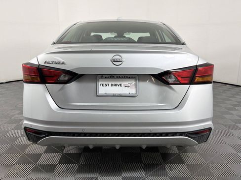 Used 2025 Nissan Altima 2.5 SV FWD image 5