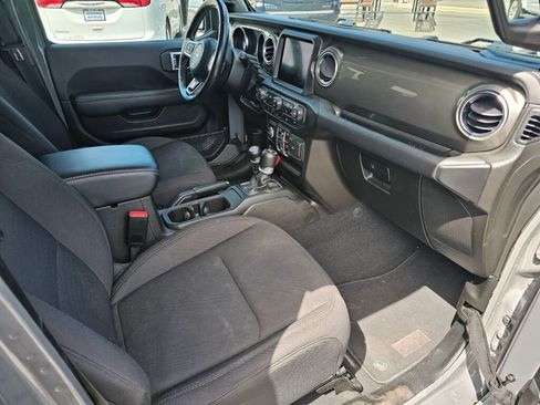 Used 2023 Jeep Wrangler Unlimited Sahara w/ Cold Weather Group AWD/4WD image 10