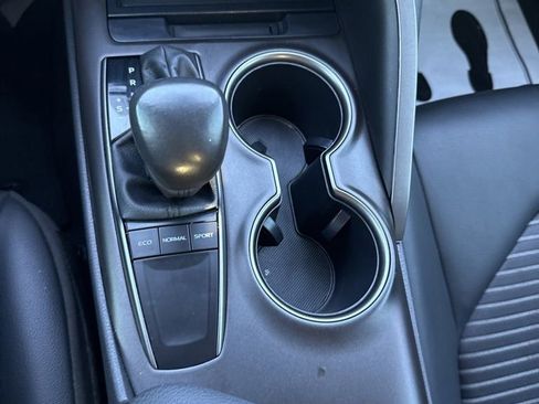 Used 2024 Toyota Camry SE image 14