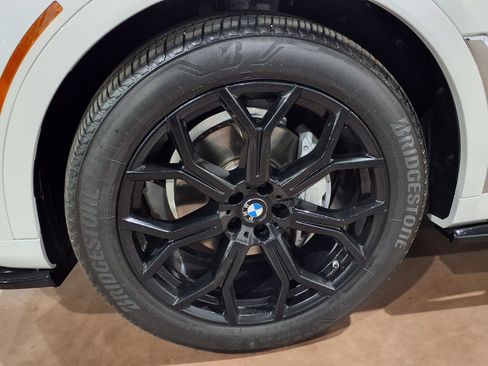Used 2022 BMW X7 xDrive40i w/ Premium Package AWD/4WD image 22