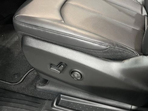 New 2026 Chrysler Pacifica Select FWD image 16