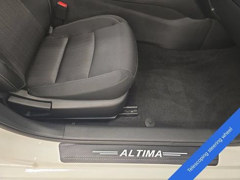 Used 2024 Nissan Altima 2.5 SV FWD image 10