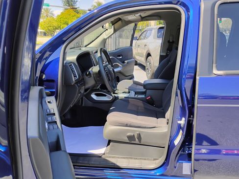 Used 2023 Nissan Frontier SV w/ SV Convenience Package RWD image 13