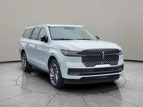 Certified 2025 Lincoln Navigator L Reserve AWD/4WD image 14