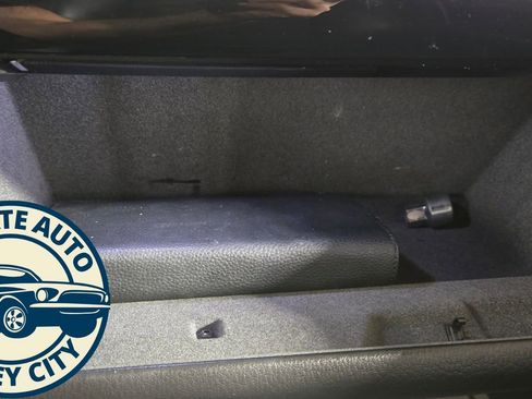 Used 2018 Porsche Cayenne Platinum Edition image 20