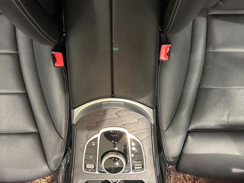 Used 2019 Mercedes-Benz GLC 300 4MATIC image 25