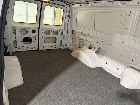 Used 1999 Ford E-150 and Econoline 150 image 10