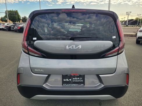 Used 2025 Kia Soul LX FWD image 5