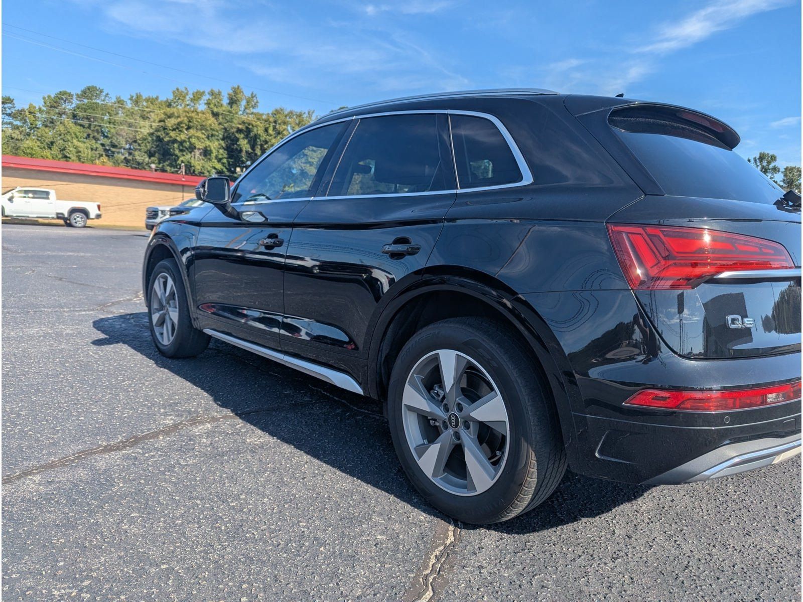 Used 2023 Audi Q5 2.0T Premium Plus w/ Premium Plus Package AWD/4WD image 4