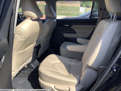 Used 2023 Toyota Highlander XLE image 13