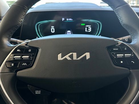 Used 2023 Kia Niro EX FWD image 23