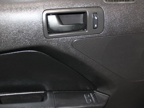 Used 2013 Ford Mustang Coupe RWD image 11