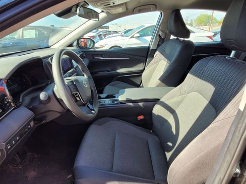 Used 2025 Toyota Camry LE image 10