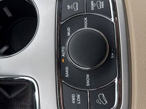 Used 2019 Jeep Grand Cherokee Overland image 10