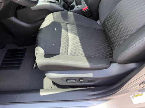 Used 2020 Nissan Rogue SV FWD image 13