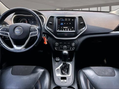 Used 2017 Jeep Cherokee Trailhawk AWD/4WD image 16