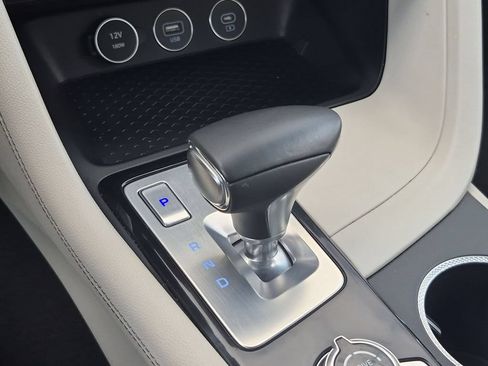 Used 2025 Genesis G70 2.5T RWD image 20