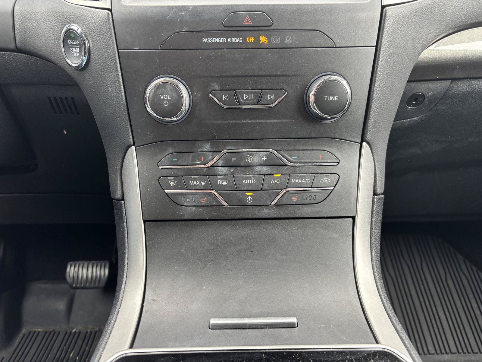 Used 2020 Ford Edge SEL w/ Cold Weather Package AWD/4WD image 26