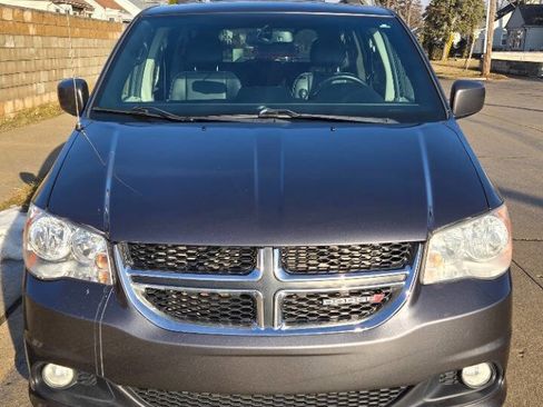 Used 2016 Dodge Grand Caravan SXT image 4